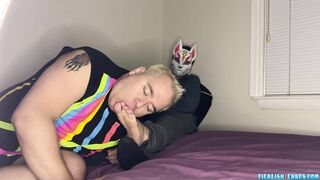 Foxy Sox gets sole gobbling and inhaling from ash-blonde chubs