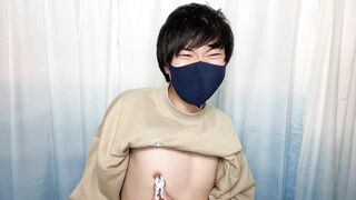 I tried dry ejaculation with a clothespin on my nipple. [Japanese boy]