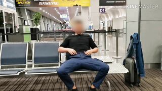 Dude masturbate at the airport. Risky