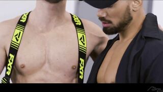 FalconStudios.com - Condom-Free firm jamming with bodybuilder