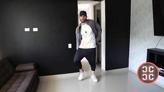 gracious Lad Dancing & Milking On The couch [ONLYFANS]