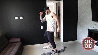 gracious Lad Dancing & Milking On The couch [ONLYFANS]